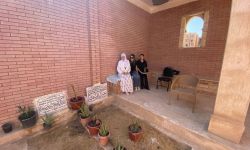 الفنانة المصرية المعتزلة شمس البارودي تزور قبر زوجها الفنان الراحل حسن يوسف في ذكرى وفاته الأولى